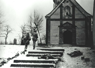 vue arrière de l'église de Wingen après la bataille